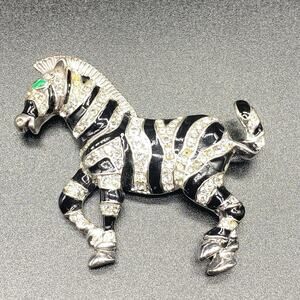 Vintage Signed Kc Rhinestone Enamel Zebra Brooch Pin Silver Tone Green Eye